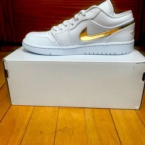 WOMENS AIR JORDAN 1 LOW SE